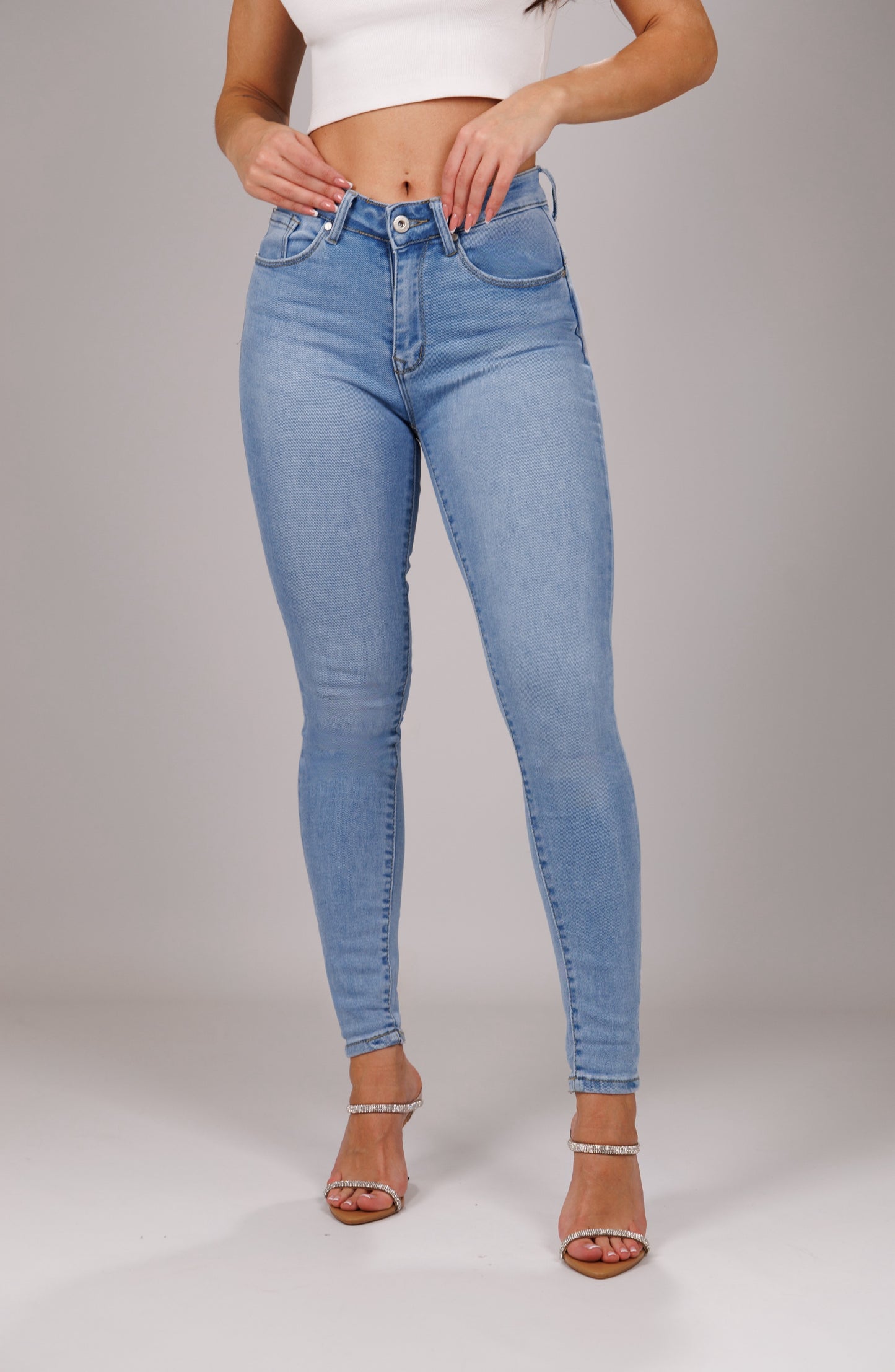 CLOUD – Skinny Mid Rise – Light Blue